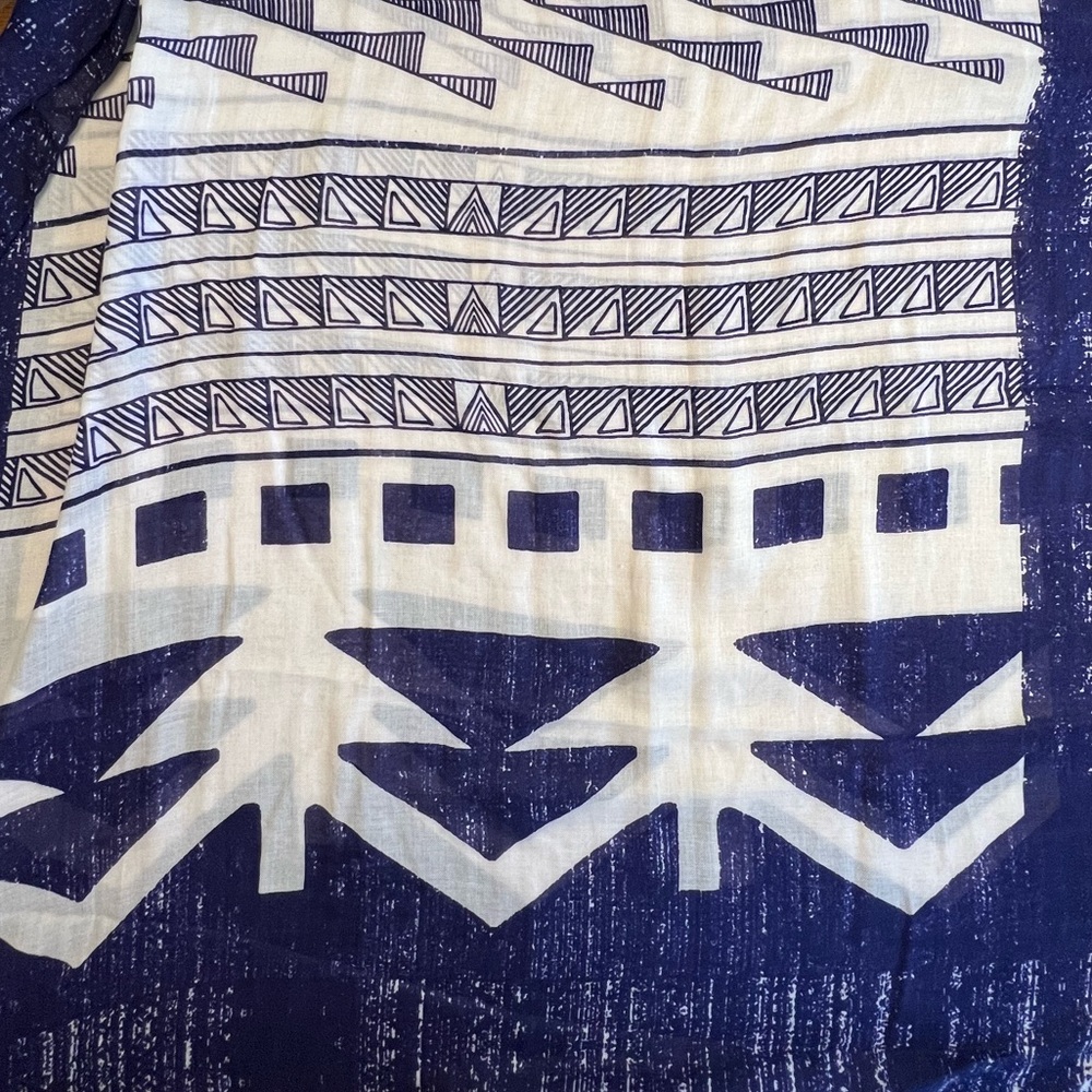 Over-sized Light Weight Scarf - Picture 2 of 4